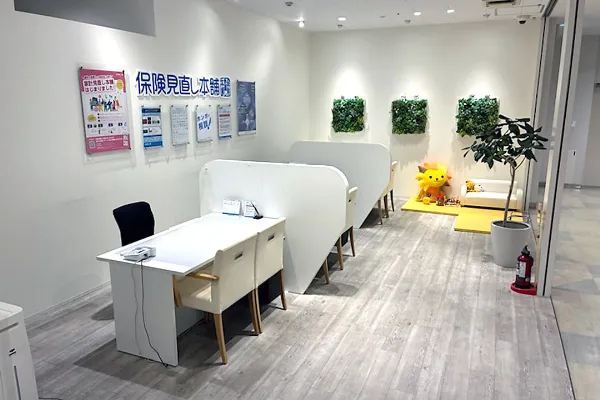 保険相談、保険見直し、保険比較を店舗で