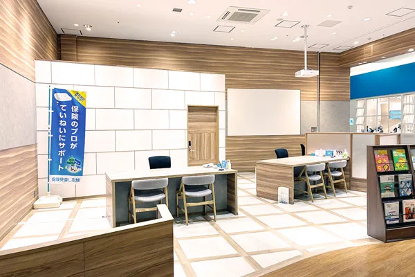 保険相談、保険見直し、保険比較を店舗で