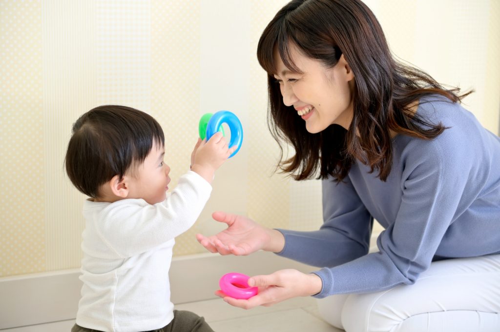 笑顔の親子